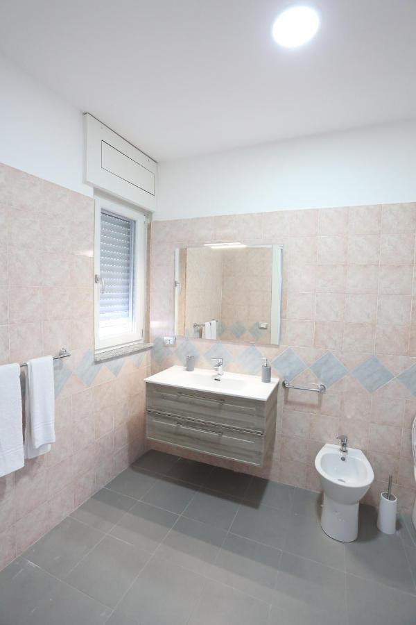Hotel Il Giglio Castel Volturno Esterno foto